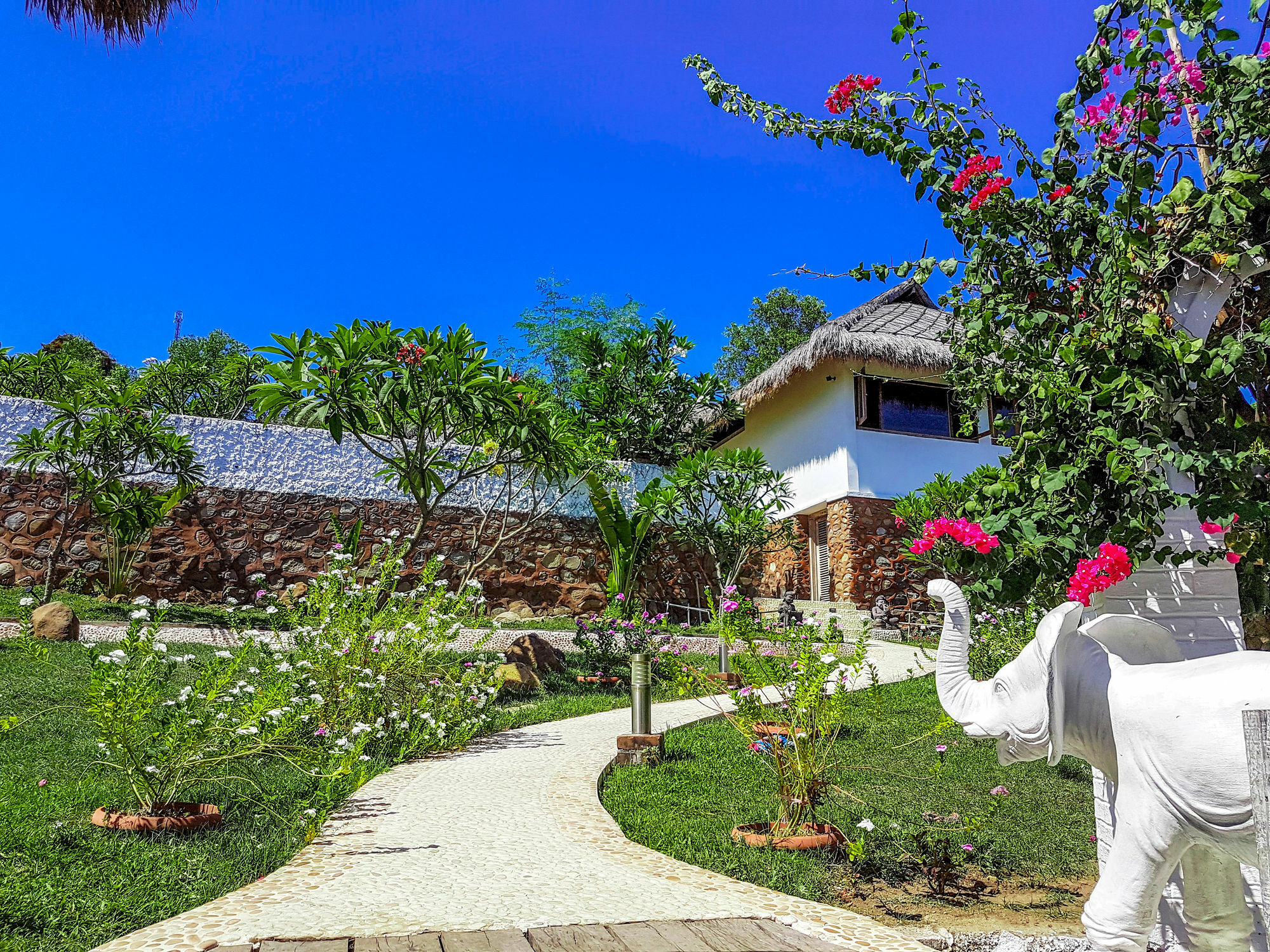 Princess Of Mentigi Bay Teluknarat Exterior photo